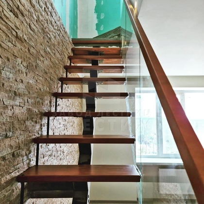 Комбинированная лестница на металлокаркасе ЛС-2431 - фото 3