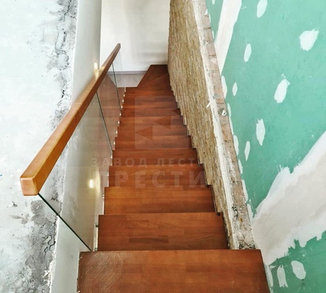 Комбинированная лестница на металлокаркасе ЛС-2431 - фото 5