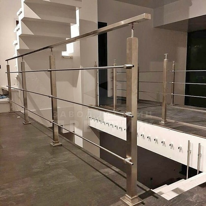 Закрытая металлическая лестница на косоурах ЛС-2006 - фото 5