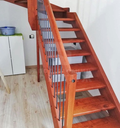 Внутренняя полувинтовая лестница из бука ЛС-1800 - фото 3