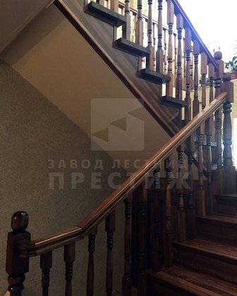 Классическая дубовая лестница на металлокаркасе ЛС-1257 - фото 2