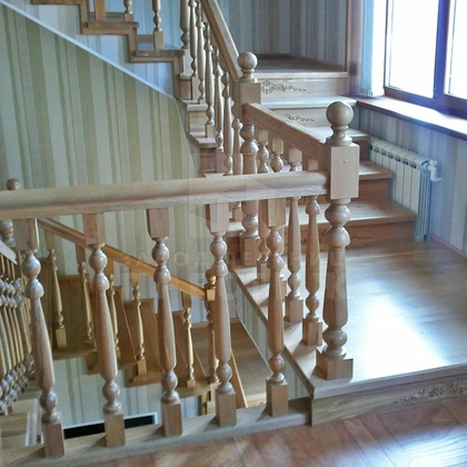 Лестница из дуба с узором на подступенках ЛС-1400 - фото 3