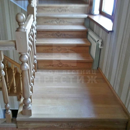Лестница из дуба с узором на подступенках ЛС-1400 - фото 4